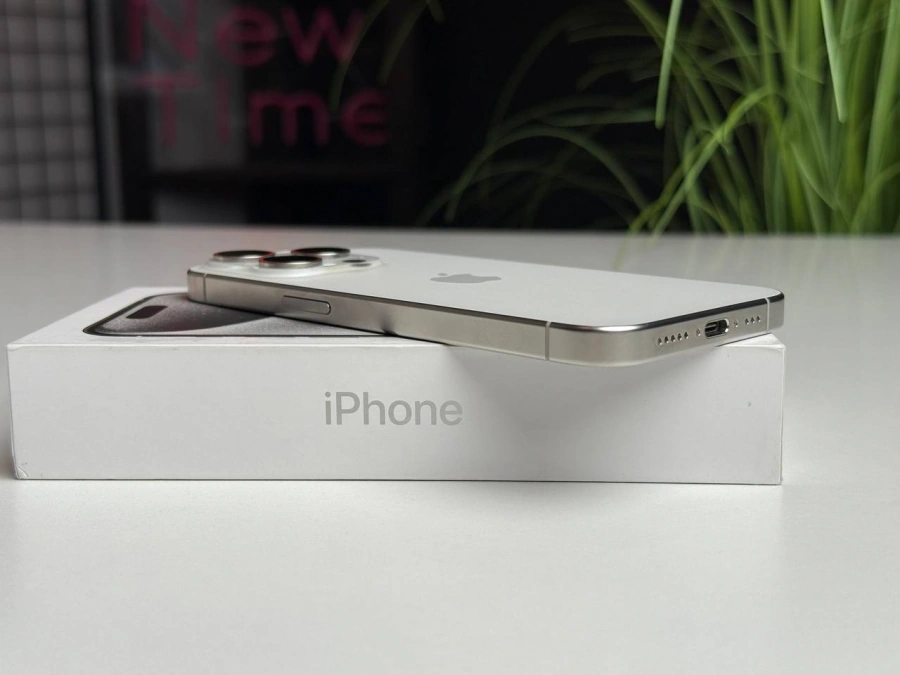 ВЖИВАНИЙ Apple iPhone 15 Pro 128GB White Titanium (MTUW3) | Стан: гарний (мілкі подряпини на склі) | Акумулятор: 87% | Гарантія: 1 місяць | Комплект: повний