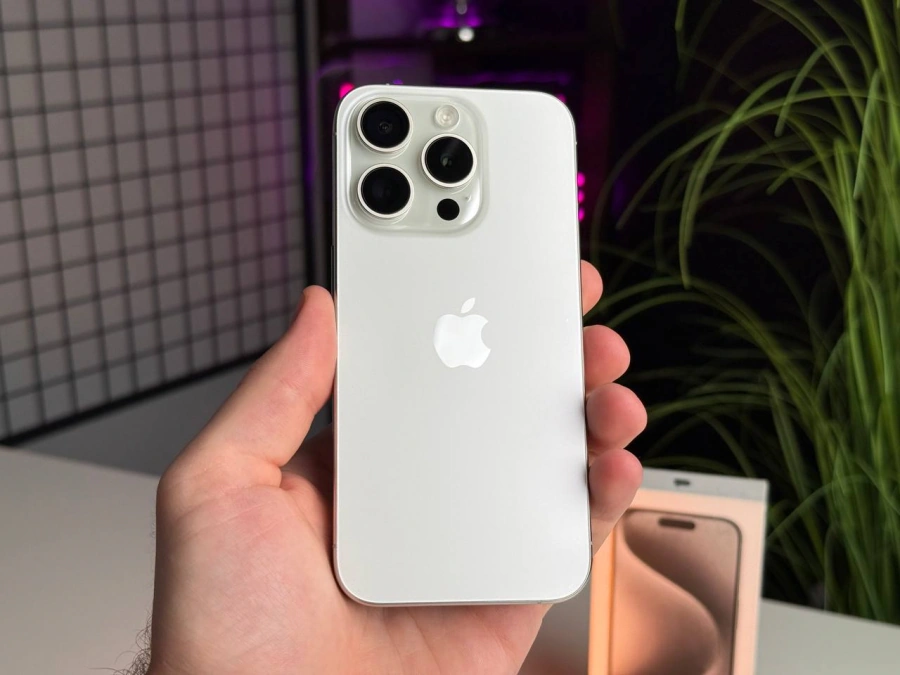 ВЖИВАНИЙ Apple iPhone 15 Pro 256GB White Titanium (MTV43) - Стан: гарний | Акумулятор: 88% | Комплектація: повний | Гарантія: 1 міс.