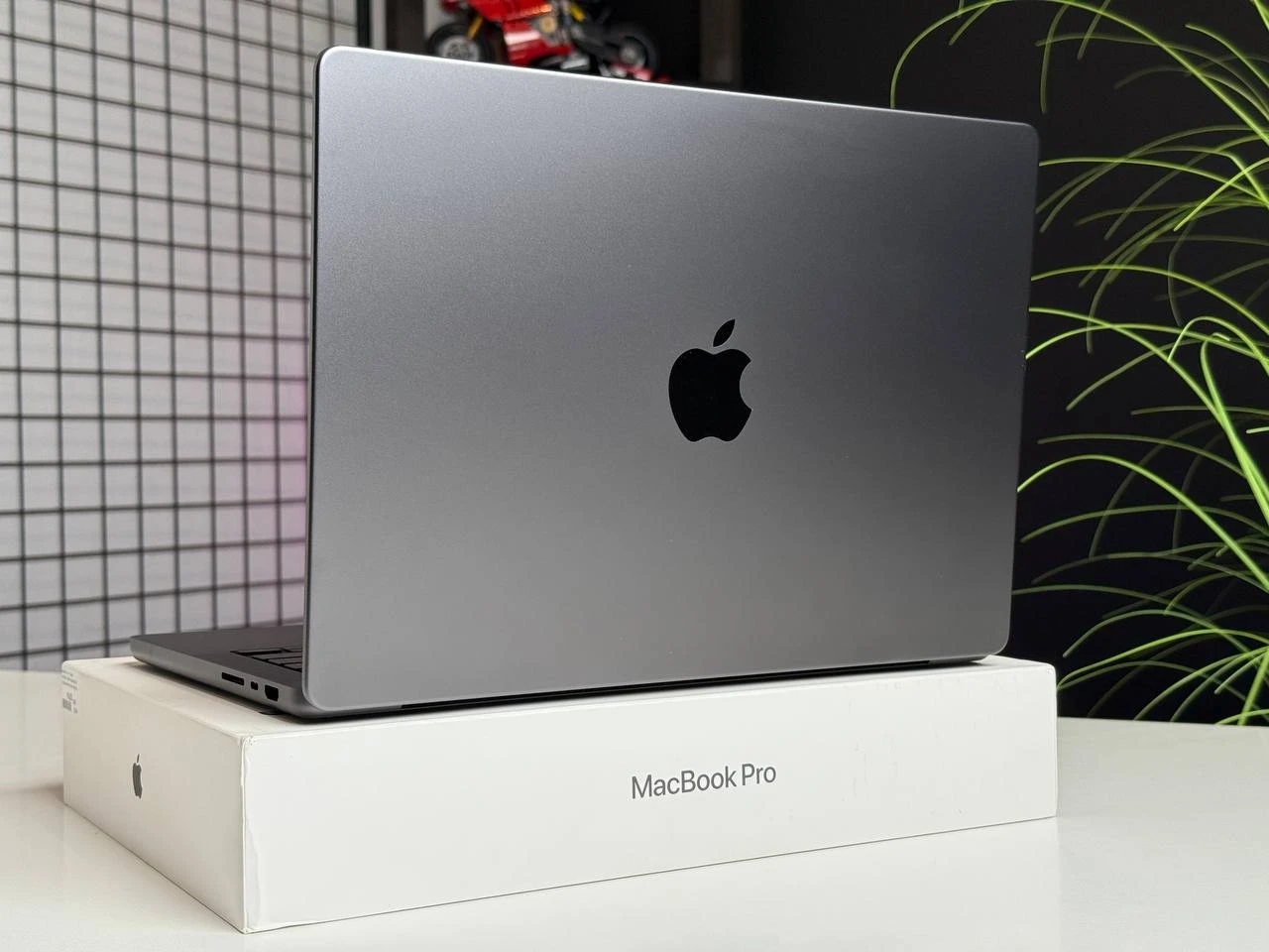 ВЖИВАНИЙ Apple MacBook Pro 14" M4/10CPU/10GPU/16GB/512GB Space Black 2024 (MW2U3) | Стан: ідеальний | Акумулятор: 100% (22 цикли) | Гарантія: 1 місяць | Комплект: повний