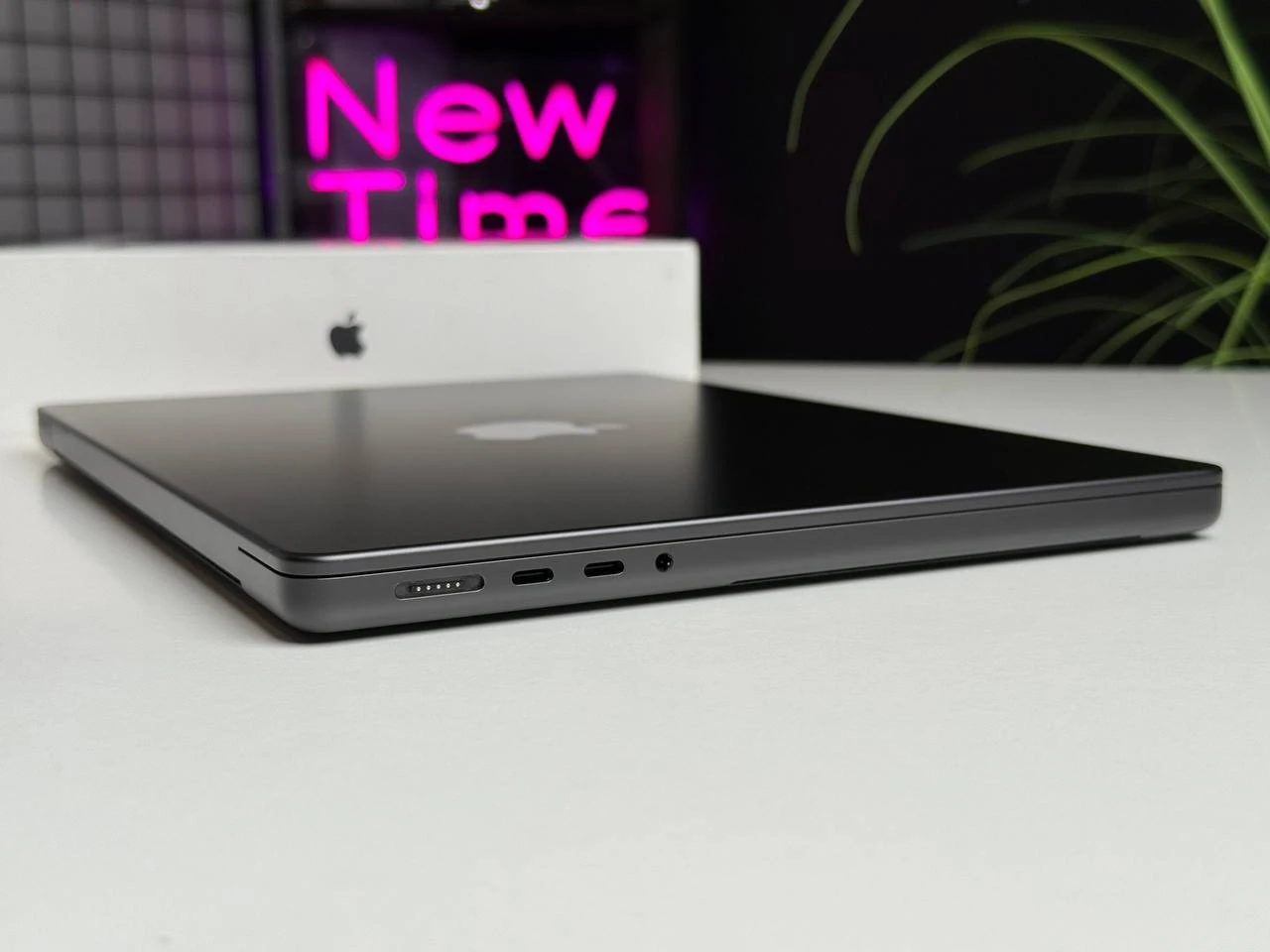 ВЖИВАНИЙ Apple MacBook Pro 14" M4/10CPU/10GPU/16GB/512GB Space Black 2024 (MW2U3) | Стан: ідеальний | Акумулятор: 100% (22 цикли) | Гарантія: 1 місяць | Комплект: повний