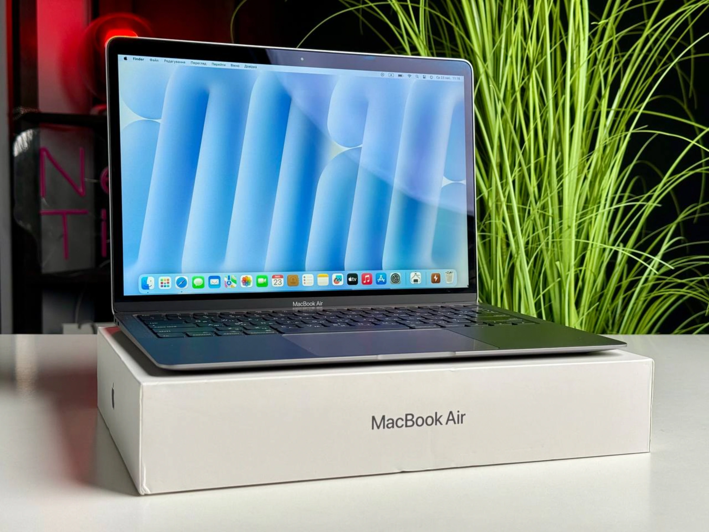 ВИТРИННЫЙ MacBook Air 13 Space Gray 2020 (MWTJ2) | Состояние: хорошее | Аккумулятор: 95% | Гарантия: 1 месяц | Комплект: полный