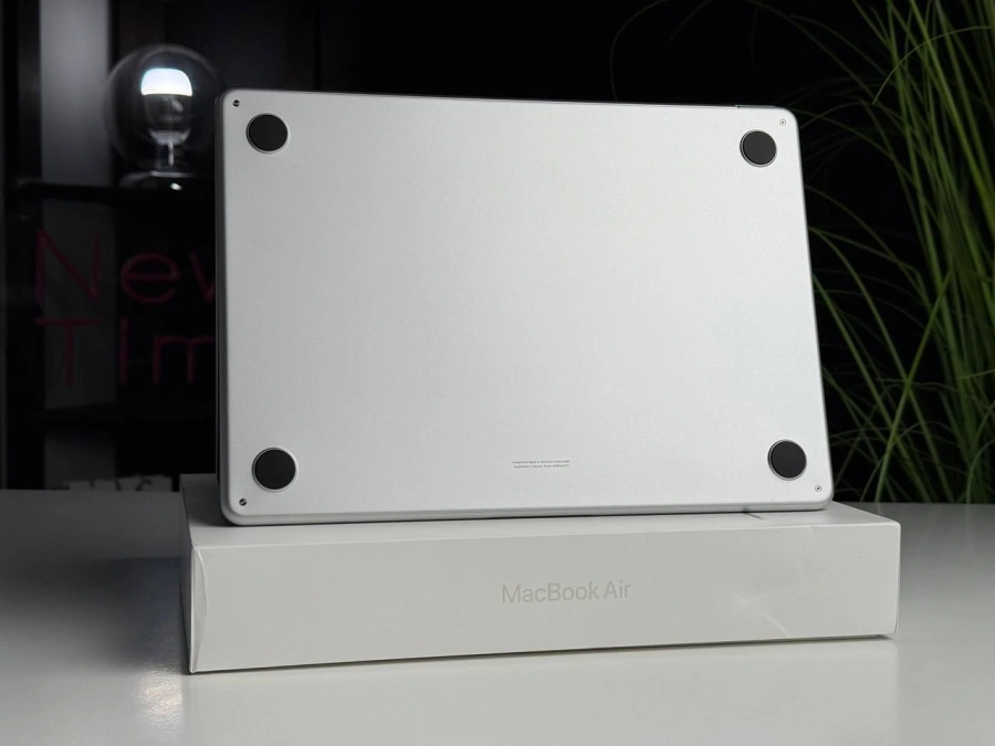 ВЖИВАНИЙ MacBook Air 13.6" M2/8CPU/8GPU/8GB/256GB Silver 2022 (MLXY3) - Стан: гарний | Акумулятор: 92% | Комплектація: повний | Гарантія: 1 міс.