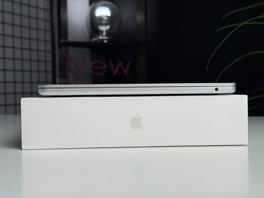 ВЖИВАНИЙ MacBook Air 13.6" M2/8CPU/8GPU/8GB/256GB Silver 2022 (MLXY3) - Стан: гарний | Акумулятор: 92% | Комплектація: повний | Гарантія: 1 міс.