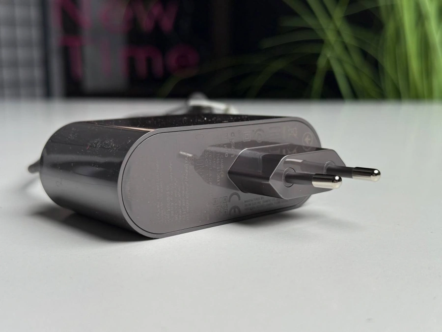 Зарядний пристрій V10, V11, V12, V15 (969350-03)