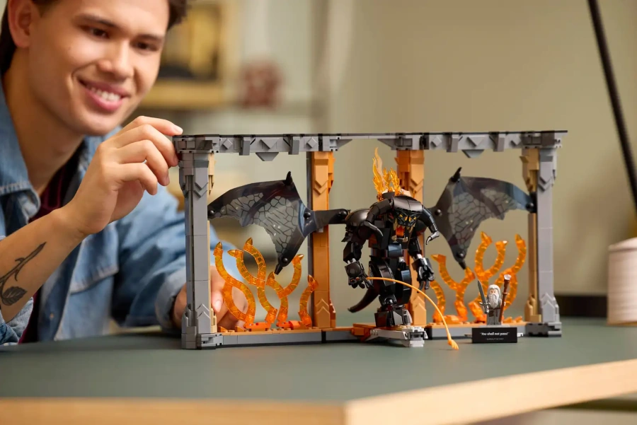 Блоковий конструктор LEGO Icons Володар перснів: Балроґ. Книжковий куточок (10367)