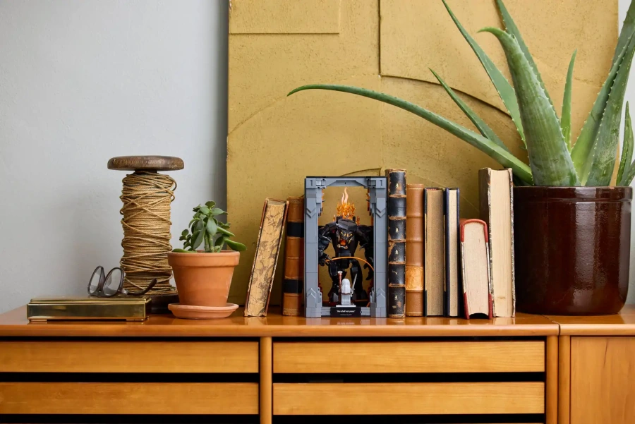 Блоковий конструктор LEGO Icons Володар перснів: Балроґ. Книжковий куточок (10367)