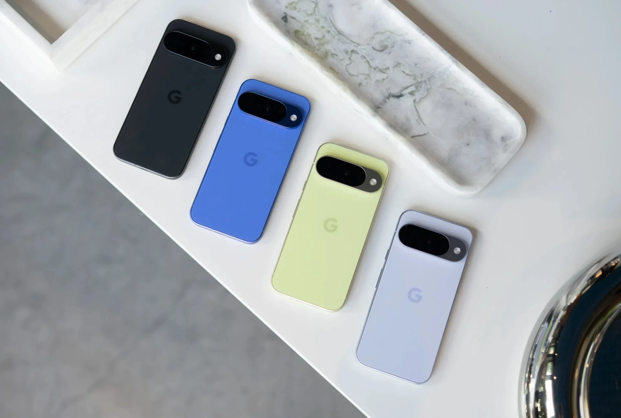 Google Pixel 10: смартфони отримали новий чип, покращені камери та багато ШІ-функцій