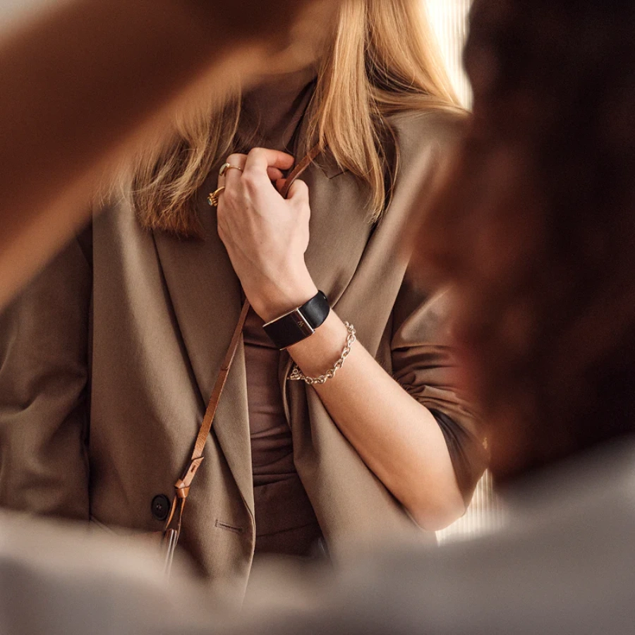 Ремінець WHOOP LeatherLuxe Tapered Band | Black with Titanium - Size S/M для WHOOP 5.0 (810114362112)