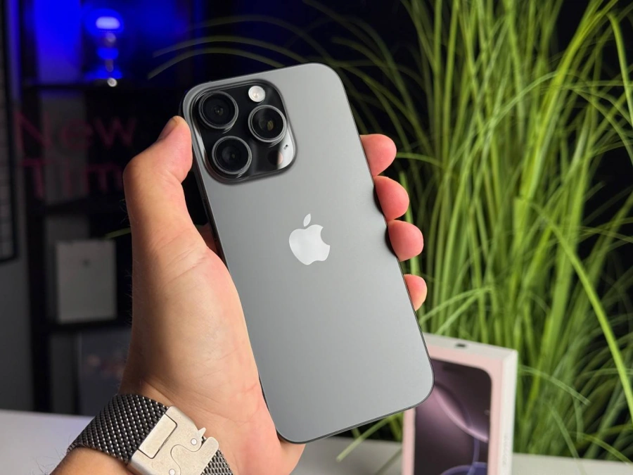 ВІТРИННИЙ Apple iPhone 16 Pro 256GB Black Titanium (MYNH3) | Стан: ідеальний | Акумулятор: 100% (10 циклів) | Гарантія: 6 місяців | Комплект: повний