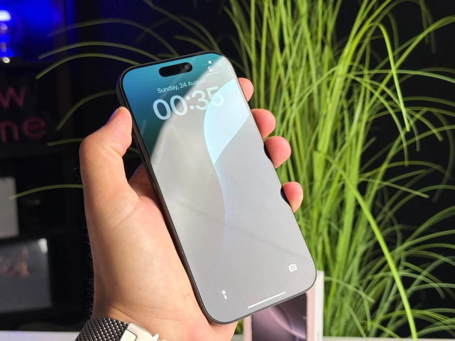 ВІТРИННИЙ Apple iPhone 16 Pro 256GB Black Titanium (MYNH3) | Стан: ідеальний | Акумулятор: 100% (10 циклів) | Гарантія: 6 місяців | Комплект: повний