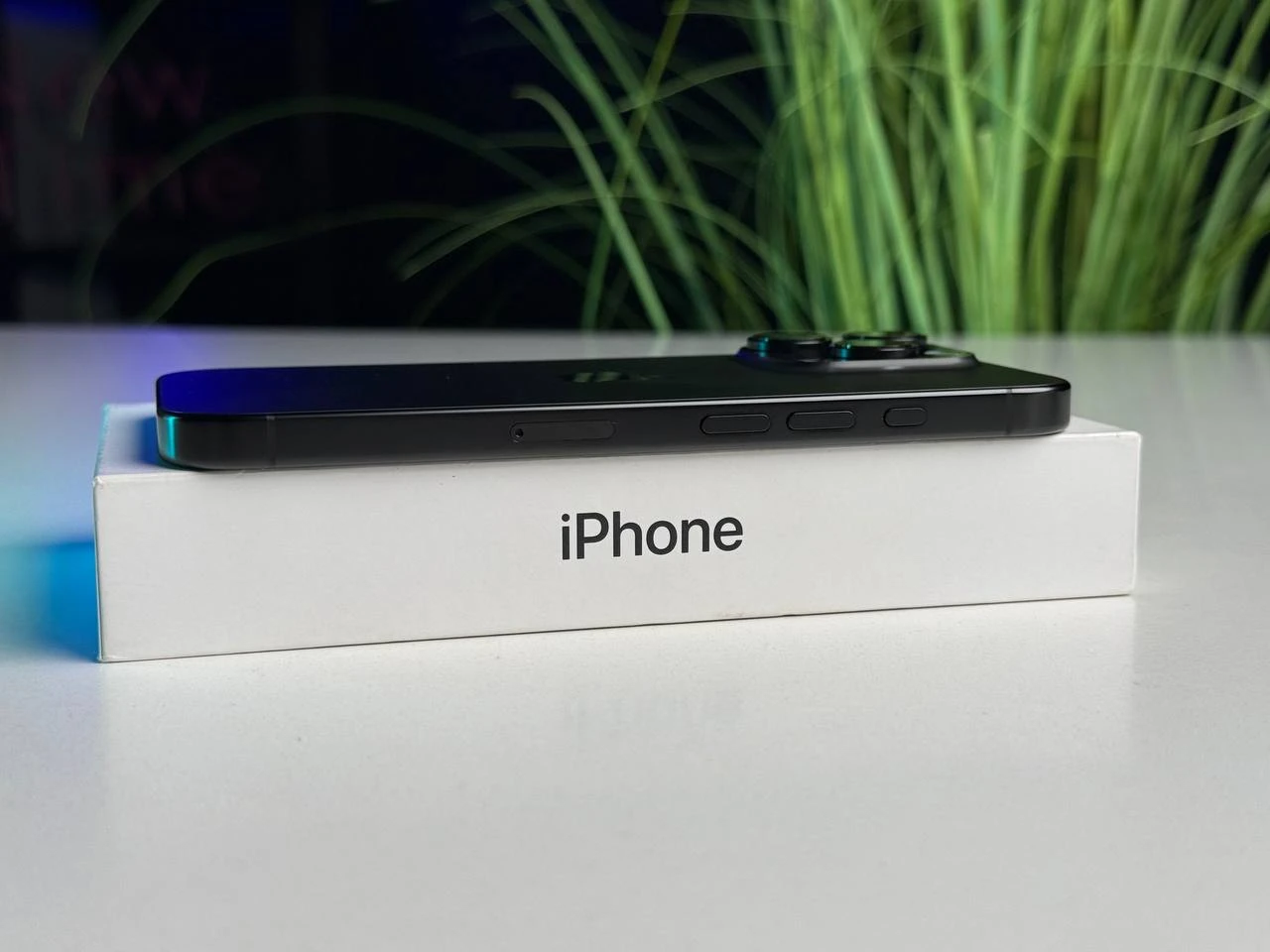 ВИТРИННЫЙ Apple iPhone 16 Pro 256GB Black Titanium (MYNH3) | Состояние: идеальное | Аккумулятор: 100% | Гарантия: 6 месяцев | Комплект: полный