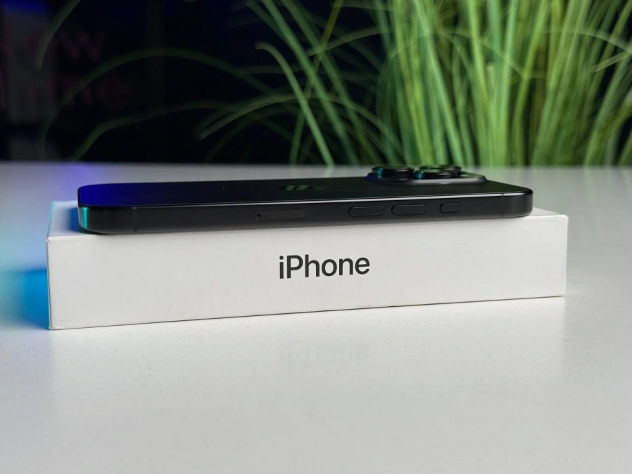 ВІТРИННИЙ Apple iPhone 16 Pro 256GB Black Titanium (MYNH3) | Стан: ідеальний | Акумулятор: 100% (10 циклів) | Гарантія: 6 місяців | Комплект: повний