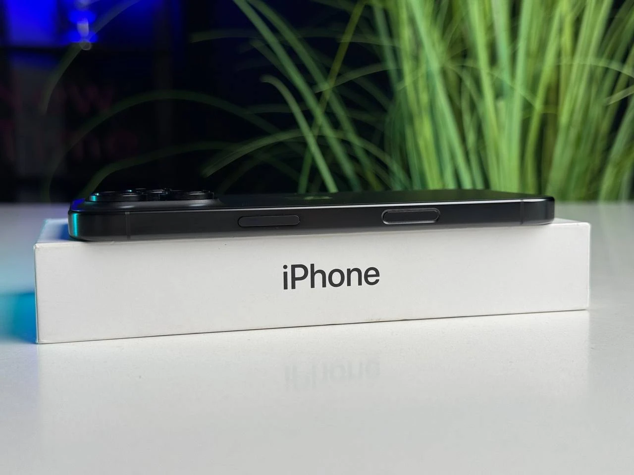 ВИТРИННЫЙ Apple iPhone 16 Pro 256GB Black Titanium (MYNH3) | Состояние: идеальное | Аккумулятор: 100% | Гарантия: 6 месяцев | Комплект: полный