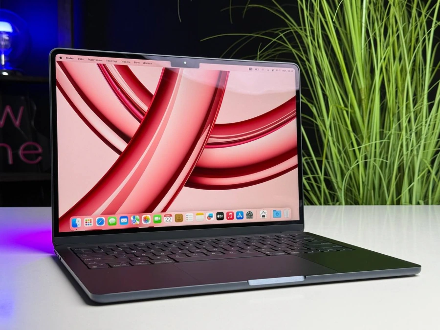 ВІТРИННИЙ MacBook Air 13" M3/8CPU/8GPU/8GB/256GB Midnight 2024 (MRXV3) | Стан: гарний | Акумулятор: 100% (12 циклів) | Гарантія: 3 місяці | Комплект: кабель, зарядка