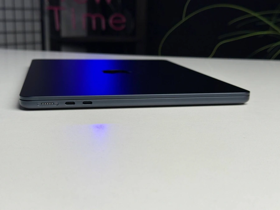 ВІТРИННИЙ MacBook Air 13" M3/8CPU/8GPU/8GB/256GB Midnight 2024 (MRXV3) | Стан: гарний | Акумулятор: 98% | Гарантія: 3 місяці | Комплект: кабель, зарядка