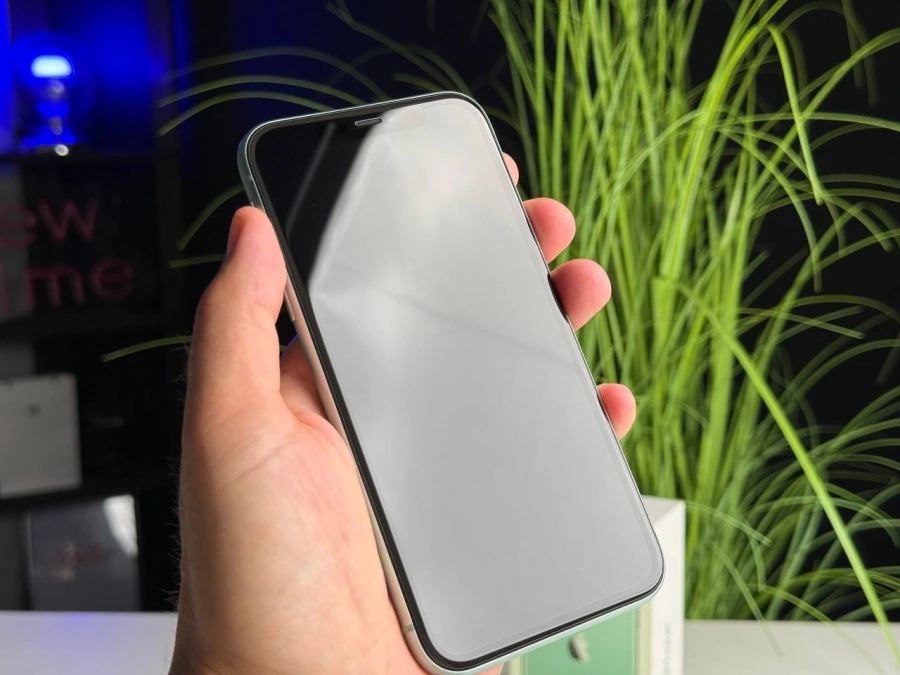 ВЖИВАНИЙ Apple iPhone 11 128GB Green (MWLK2) | Стан: гарний (ледь помітний засвіт на екрані) | Акумулятор: 100% | Гарантія: 1 місяць | Комплект: повний