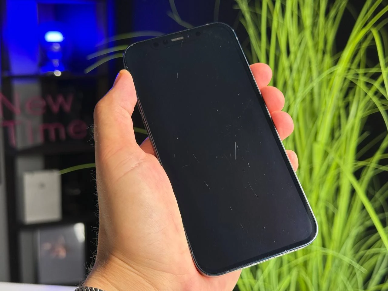 Б/У Apple iPhone 12 128GB Black (MGHC3, MGJA3) | Состояние: удовлетворительное | Аккумулятор: 100% | Гарантия: 1 месяц | Комплект: iPhone, кабель