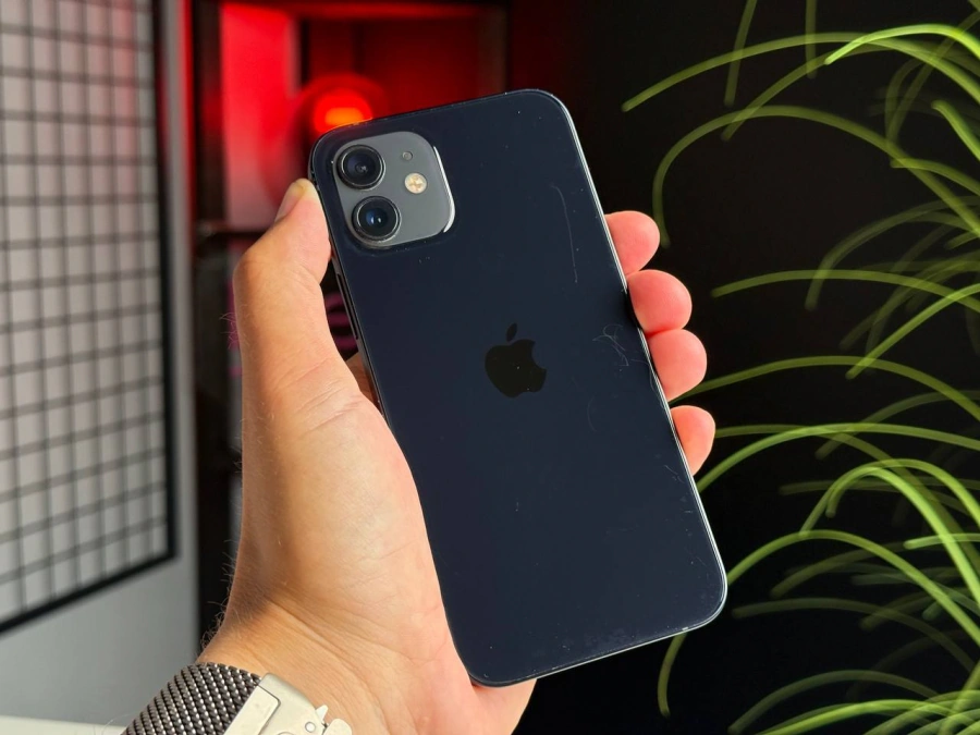 Б/У Apple iPhone 12 64GB Black (MGH63, MGJ53) | Состояние: удовлетворительное (царапины на стекле) | Аккумулятор: 85% | Гарантия: 1 месяц | Комплект: кабель