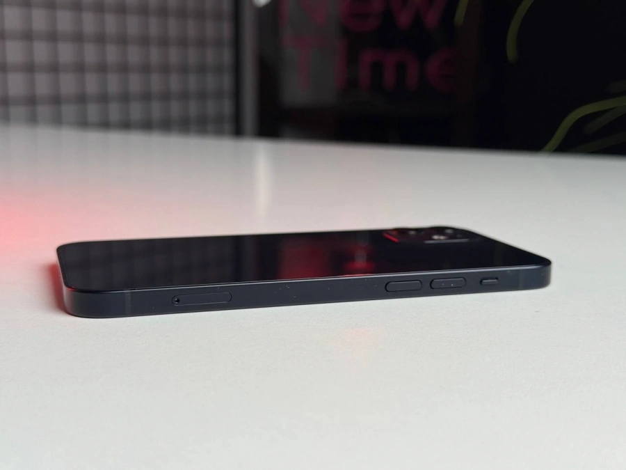 Б/У Apple iPhone 12 64GB Black (MGH63, MGJ53) | Состояние: удовлетворительное (царапины на стекле) | Аккумулятор: 85% | Гарантия: 1 месяц | Комплект: кабель