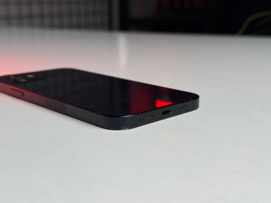 Б/У Apple iPhone 12 64GB Black (MGH63, MGJ53) | Состояние: удовлетворительное (царапины на стекле) | Аккумулятор: 85% | Гарантия: 1 месяц | Комплект: кабель