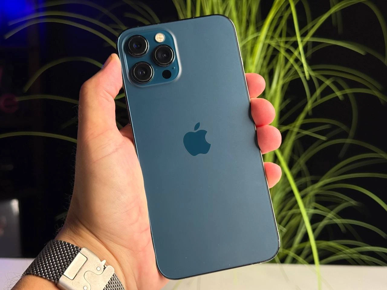 Б/У Apple iPhone 12 Pro Max 256GB Pacific Blue (MGCN3, MGDF3) | Состояние: хорошее (менялось стекло) | Аккумулятор: 100% | Гарантия: 1 месяц | Комплект: iPhone, кабель