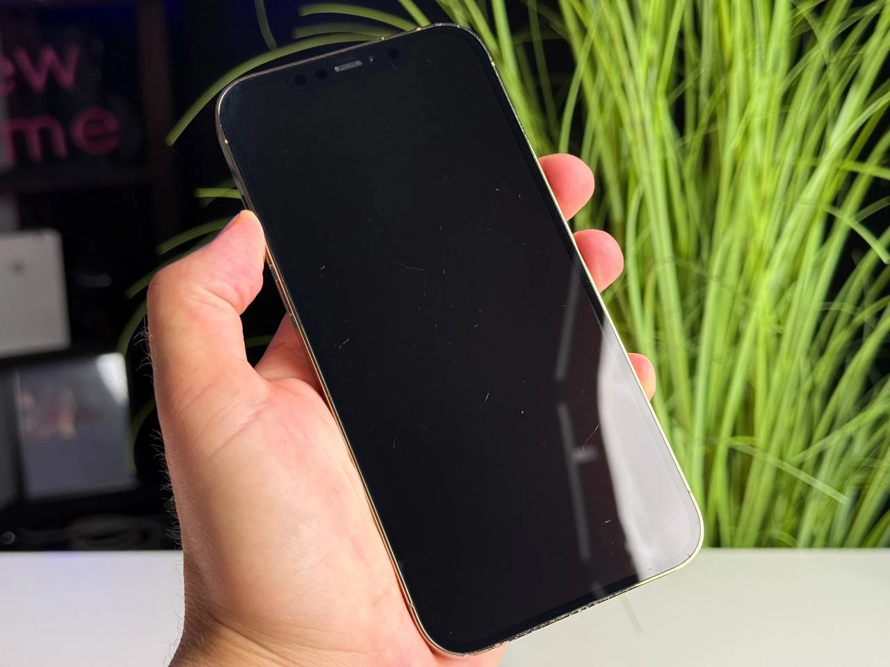 Б/У Apple iPhone 12 Pro Max Dual Sim 256GB Gold (MGC63) | Состояние: хорошее (мелкие царапины на экране) | Аккумулятор: 100% | Гарантия: 1 месяц | Комплект: iPhone, кабель