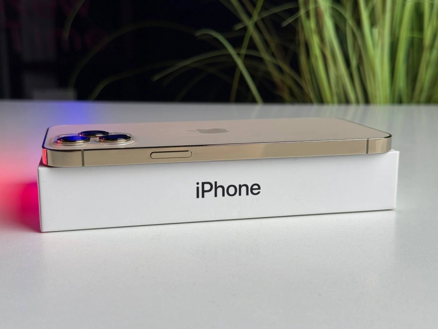 Б/У Apple iPhone 12 Pro Max Dual Sim 256GB Gold (MGC63) | Состояние: хорошее (мелкие царапины на экране) | Аккумулятор: 100% | Гарантия: 1 месяц | Комплект: iPhone, кабель