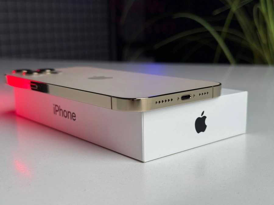 Б/У Apple iPhone 12 Pro Max Dual Sim 256GB Gold (MGC63) | Состояние: хорошее (мелкие царапины на экране) | Аккумулятор: 100% | Гарантия: 1 месяц | Комплект: iPhone, кабель