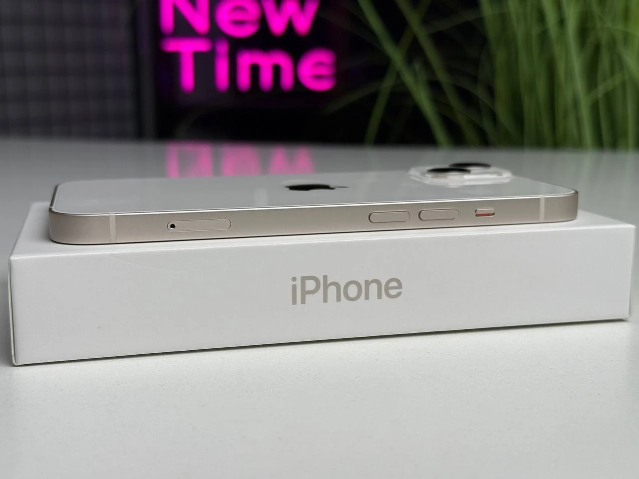 Б/У Apple iPhone 13 128GB Starlight (MLPG3) | Состояние: идеальное | Аккумулятор: 92% | Гарантия: 1 месяц | Комплект: полный