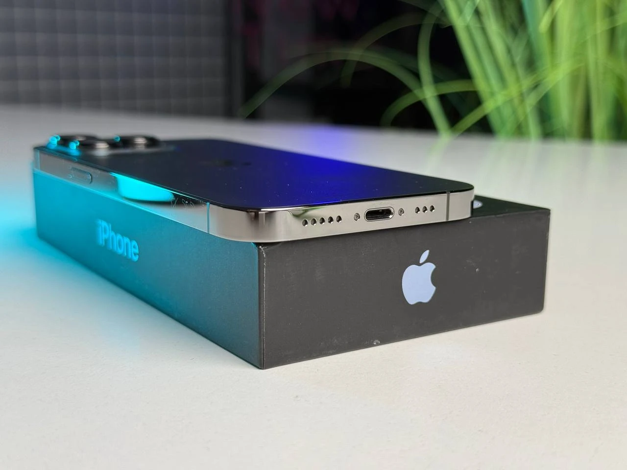 Б/У Apple iPhone 13 Pro 256GB Graphite (MLTW3, MLVE3) | Состояние: хорошее | Аккумулятор: 100% | Гарантия: 1 месяц | Комплект: iPhone, кабель