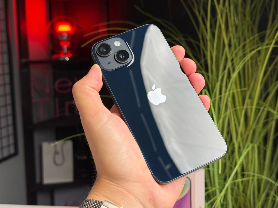 ВЖИВАНИЙ iPhone 14 128GB Midnight (MPUF3) | Стан: - гарний (декілька мілких подряпин на екрані) | Акумулятор: 100% | Гарантія: 1 місяць | Комплект: повний