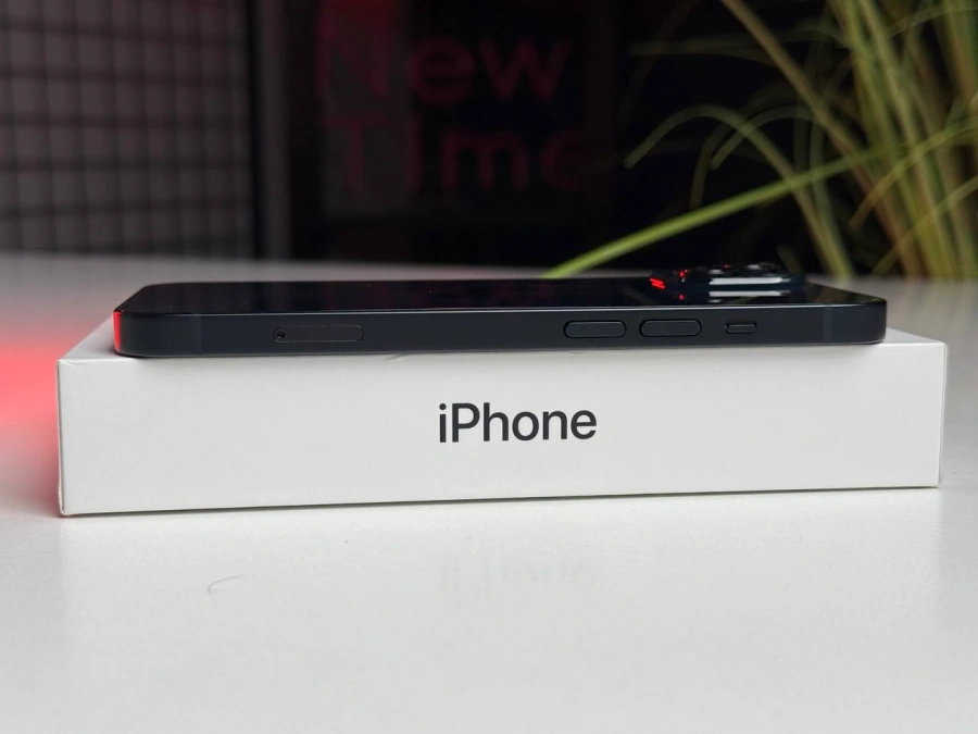 ВЖИВАНИЙ iPhone 14 128GB Midnight (MPUF3) | Стан: - гарний (декілька мілких подряпин на екрані) | Акумулятор: 100% | Гарантія: 1 місяць | Комплект: повний