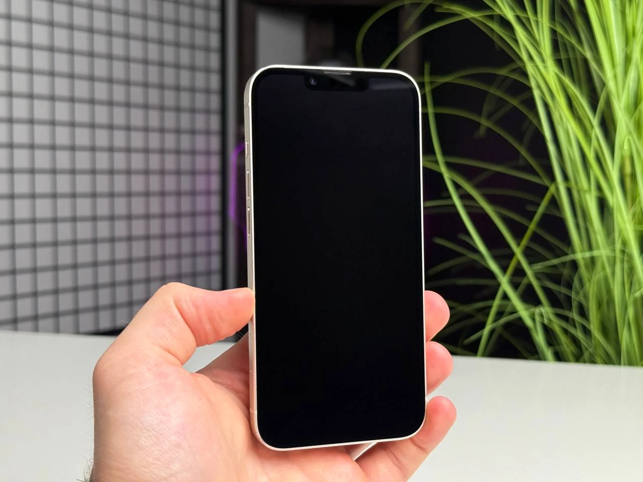 ВЖИВАНИЙ Apple iPhone 14 256GB Starlight (MPW43) | Стан: задовільний | Акумулятор: 100% | Гарантія: 1 місяць | Комплект: кабель
