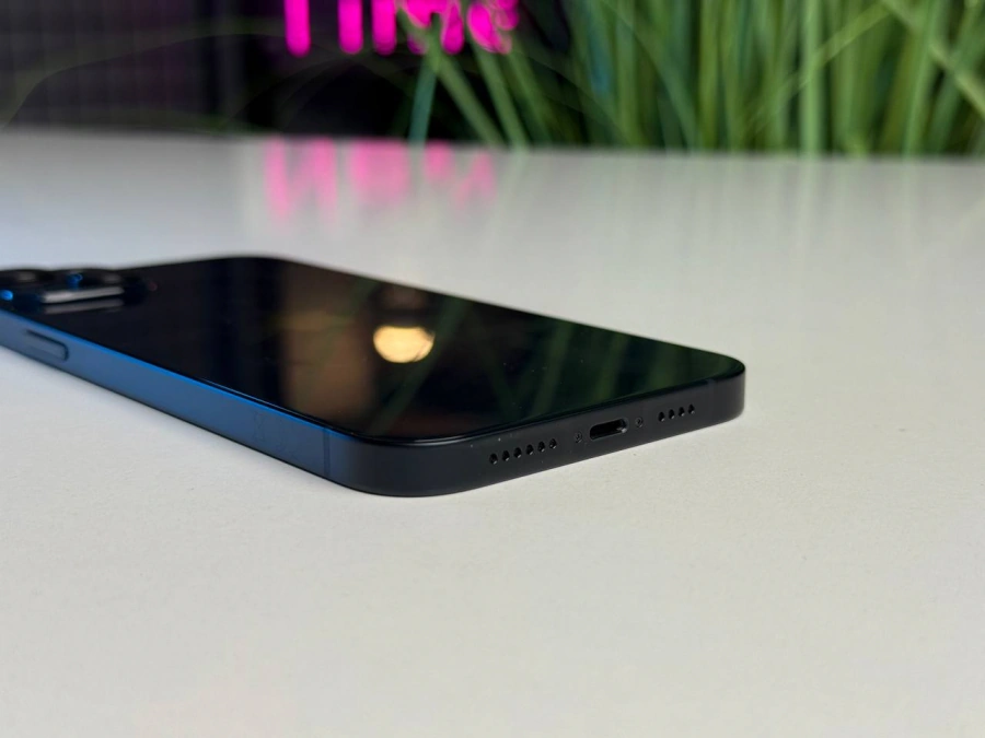 ВЖИВАНИЙ Apple iPhone 14 Plus 256GB Midnight (MQ533) | Стан: задовільний, мілкі сліди використання | Акумулятор: 87% | Гарантія: 1 місяць | Комплект: кабель