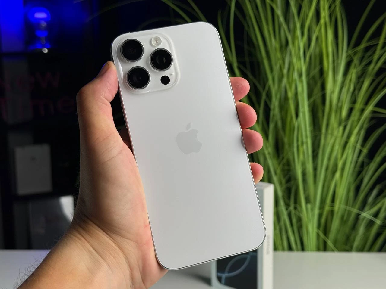 Б/У Apple iPhone 16 Pro Max 256GB White Titanium (MYWW3) | Состояние: идеальное | Аккумулятор: 95% | Гарантия: 1 месяц | Комплект: полный