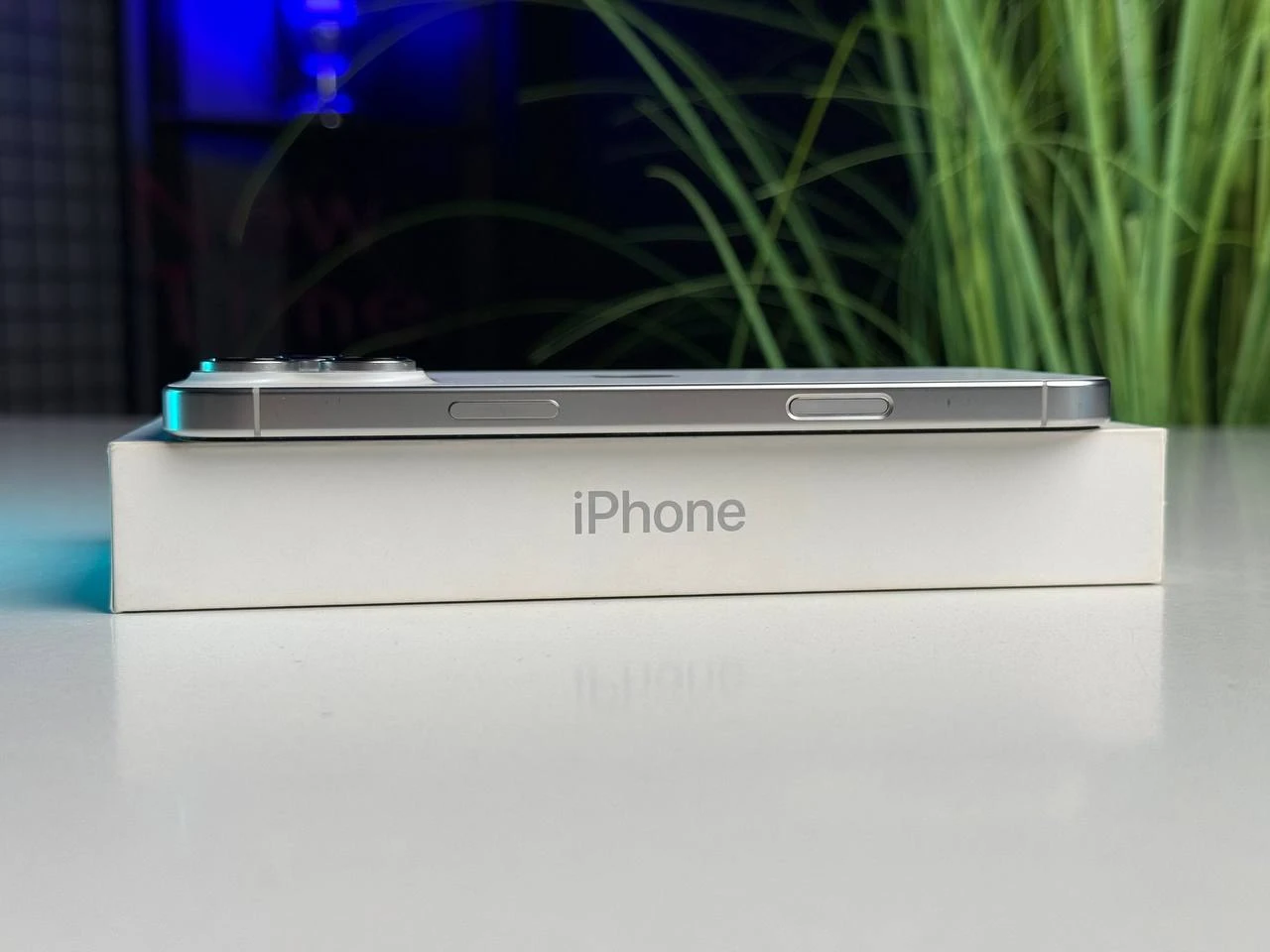 Б/У Apple iPhone 16 Pro Max 256GB White Titanium (MYWW3) | Состояние: идеальное | Аккумулятор: 95% | Гарантия: 1 месяц | Комплект: полный