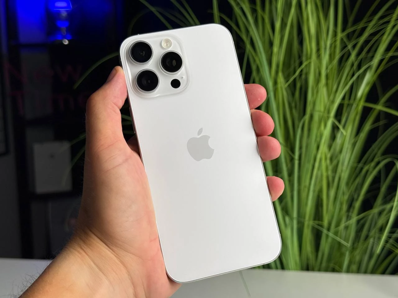 Б/У Apple iPhone 16 Pro Max 512GB White Titanium (MYX13) | Состояние: хорошее | Аккумулятор: 93% | Гарантия: 1 месяц | Комплект: iPhone, кабель