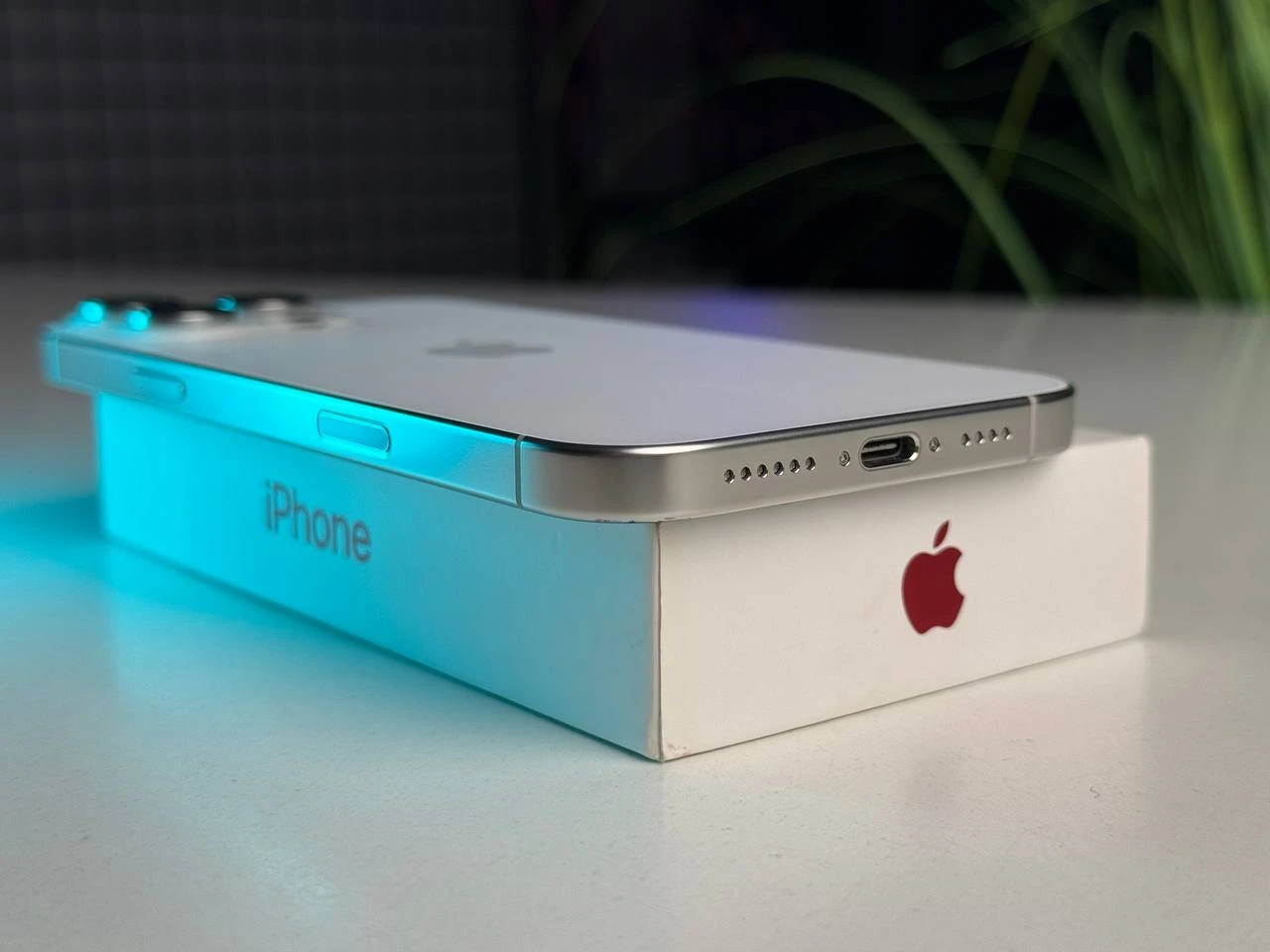 Б/У Apple iPhone 16 Pro Max 512GB White Titanium (MYX13) | Состояние: хорошее | Аккумулятор: 93% | Гарантия: 1 месяц | Комплект: iPhone, кабель