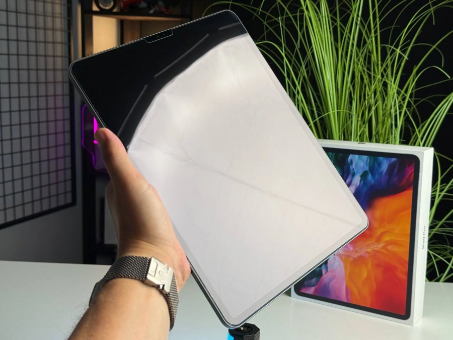 Б/У iPad Pro 12.9 2020 Wi-Fi 256GB Space Gray (MXAT2) | Состояние: удовлетворительное, повреждено стекло дисплея | Аккумулятор: 79% | Гарантия: 1 месяц | Комплект: полный