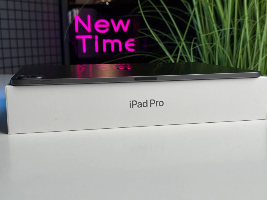 Б/У iPad Pro 12.9 2020 Wi-Fi 256GB Space Gray (MXAT2) | Состояние: удовлетворительное, повреждено стекло дисплея | Аккумулятор: 79% | Гарантия: 1 месяц | Комплект: полный