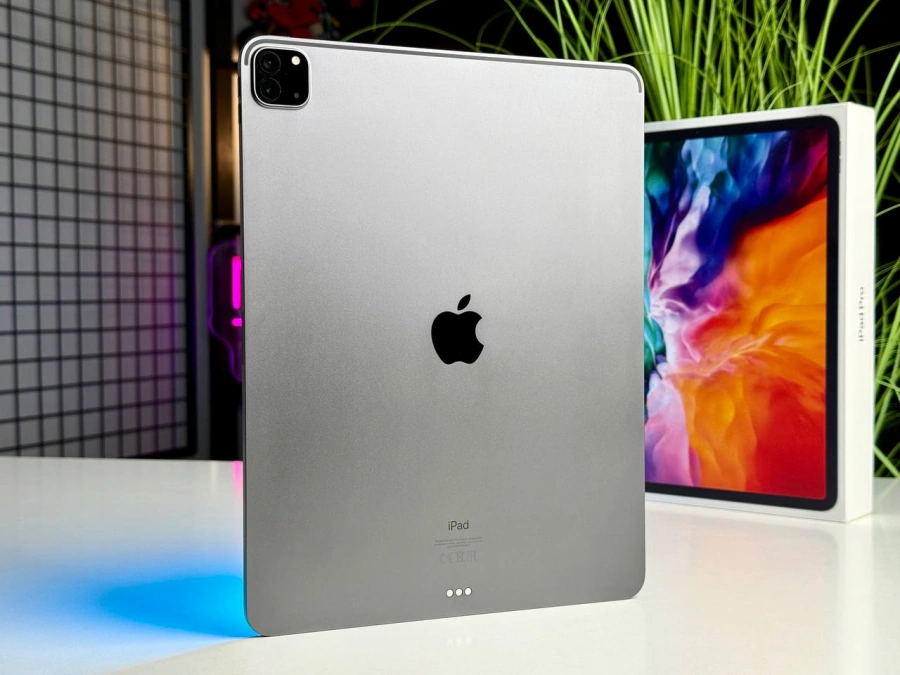 Б/У iPad Pro 12.9 2020 Wi-Fi 256GB Space Gray (MXAT2) | Состояние: удовлетворительное, повреждено стекло дисплея | Аккумулятор: 79% | Гарантия: 1 месяц | Комплект: полный