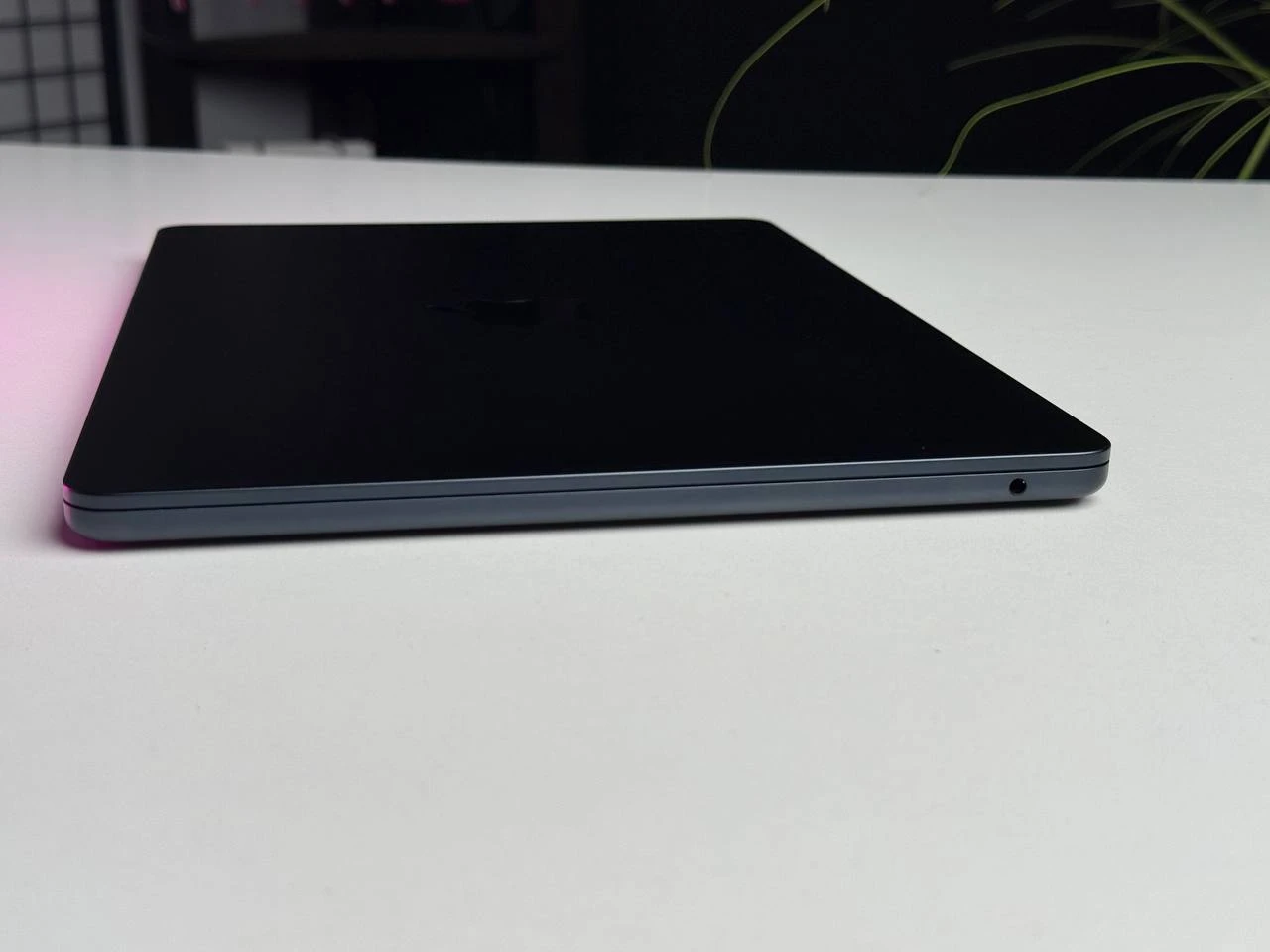 Б/У MacBook Air 13" M3/8CPU/8GPU/8GB/256GB Midnight 2024 (MRXV3) | Состояние: хорошее (мелкие следы использования) | Аккумулятор: 95% | Гарантия: 3 месяца | Комплект: кабель, зарядка