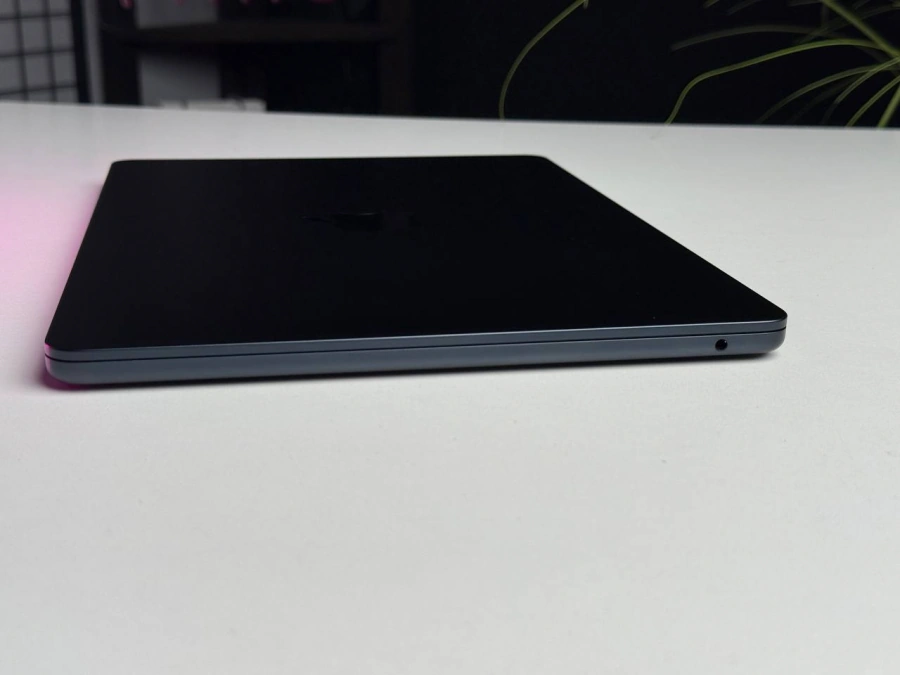 ВЖИВАНИЙ MacBook Air 13" M3/8CPU/8GPU/8GB/256GB Midnight 2024 (MRXV3) | Стан: гарний (мілкі сліди використання) | Акумулятор: 95% | Гарантія: 3 місяці | Комплект: кабель, зарядка