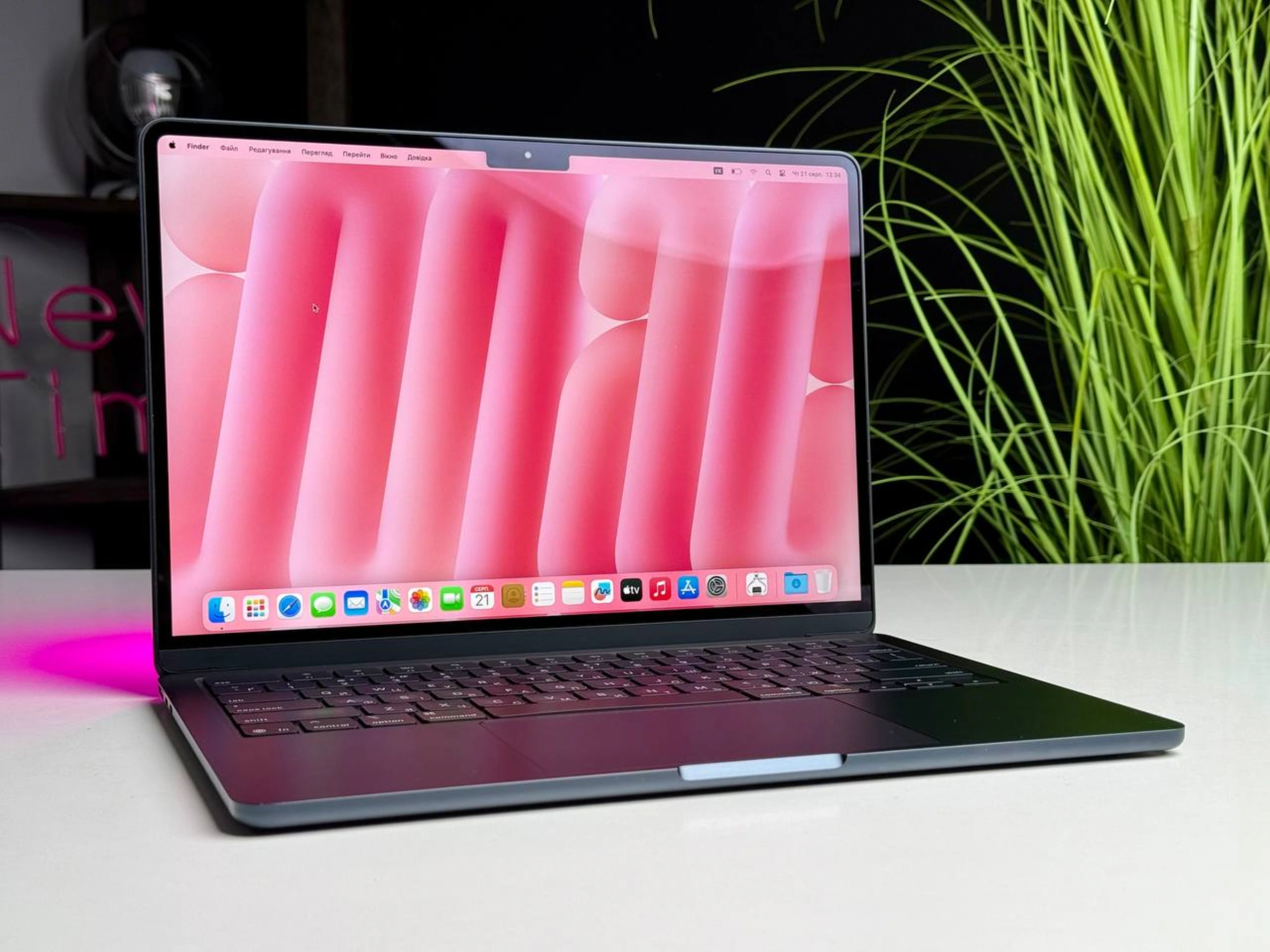 Б/У MacBook Air 13" M3/8CPU/8GPU/8GB/256GB Midnight 2024 (MRXV3) | Состояние: хорошее (мелкие следы использования) | Аккумулятор: 95% | Гарантия: 3 месяца | Комплект: кабель, зарядка