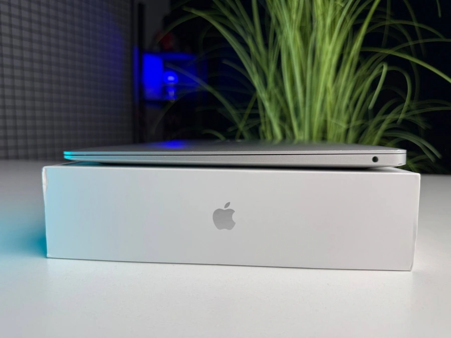 ВЖИВАНИЙ MacBook Air 13 Silver 2019 (MVFL2) | Стан: задовільний (виконана чистка, заміна пасти) | Акумулятор: 100% (0 циклів) | Гарантія: 1 місяць | Комплектація: повний