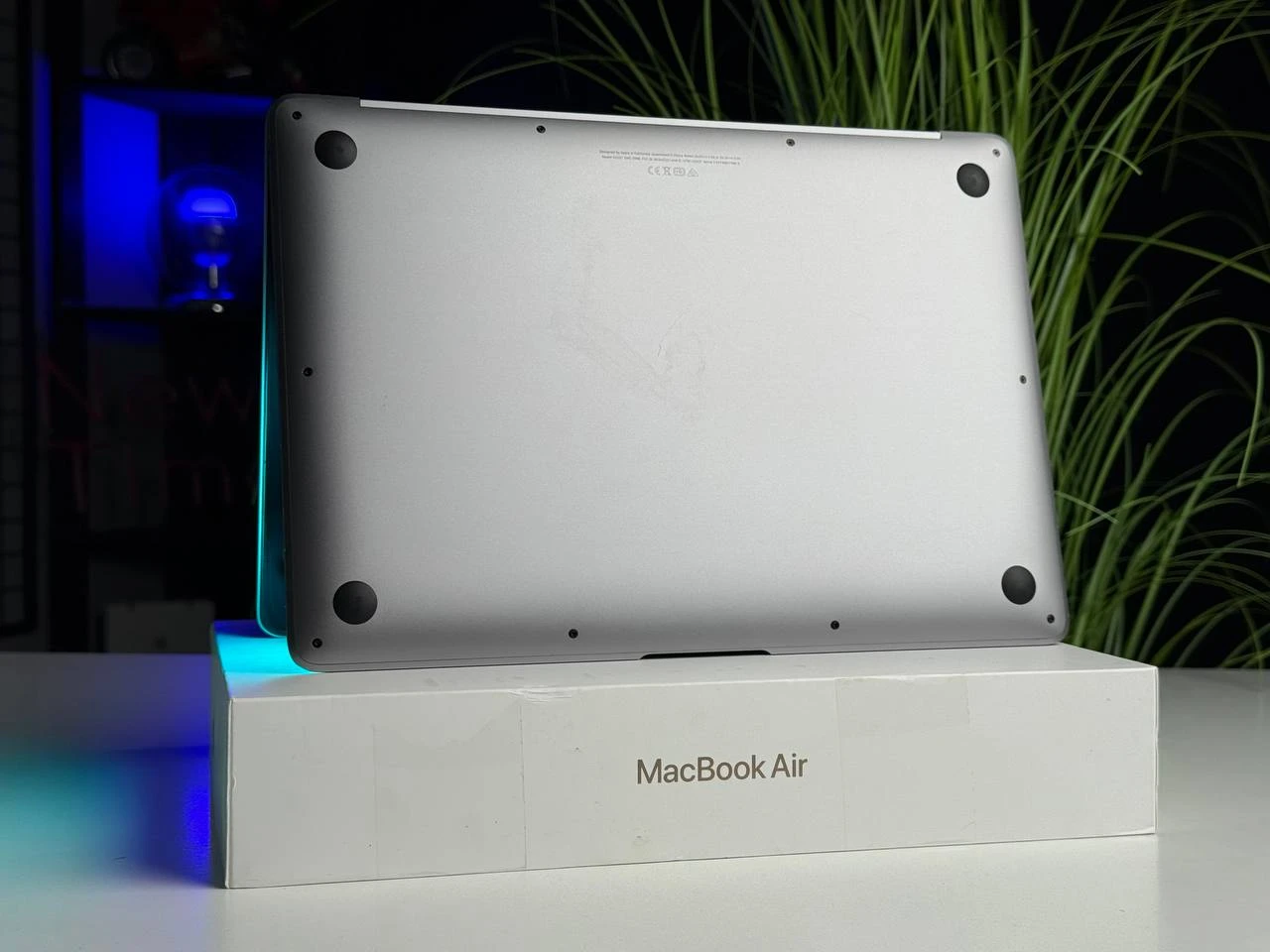 Б/У MacBook Air 13" Space Gray 2020 (MGN73) M1/8GB/512SSD | Состояние: хорошее (имеет следы использования) | Аккумулятор: 86% | Гарантия: 1 месяц | Комплект: полный