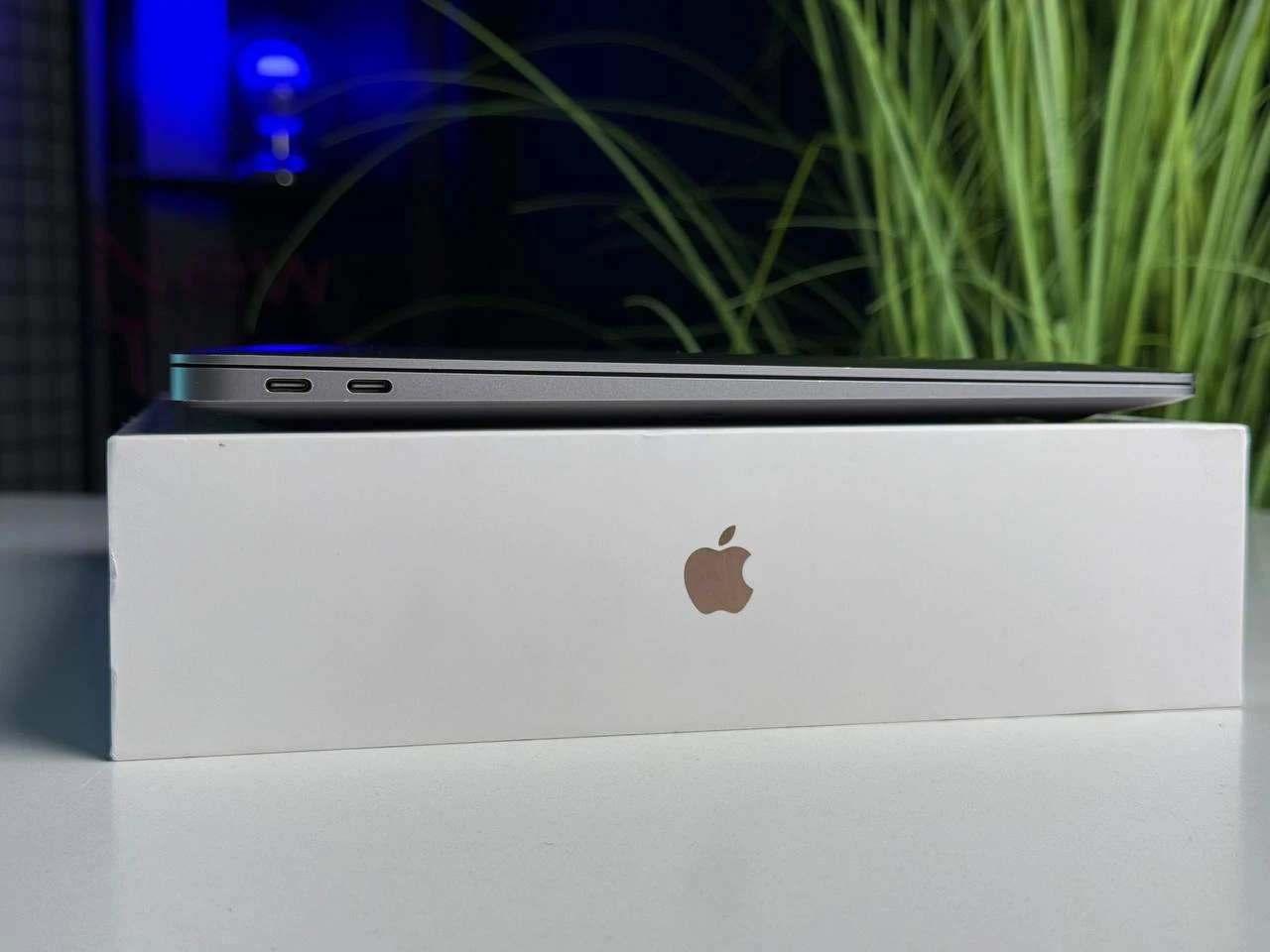 Б/У MacBook Air 13" Space Gray 2020 (MGN73) M1/8GB/512SSD | Состояние: хорошее (имеет следы использования) | Аккумулятор: 86% | Гарантия: 1 месяц | Комплект: полный