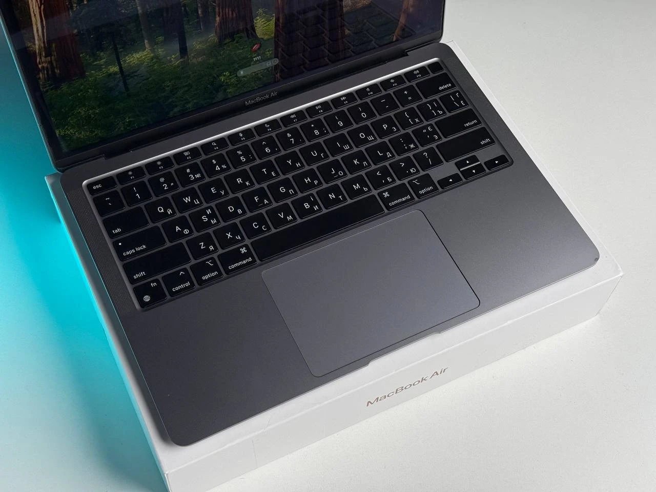 Б/У MacBook Air 13" Space Gray 2020 (MGN73) M1/8GB/512SSD | Состояние: хорошее (имеет следы использования) | Аккумулятор: 86% | Гарантия: 1 месяц | Комплект: полный