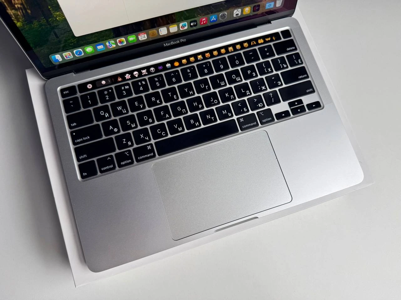 Б/У MacBook Pro 13 Silver 2020 (MWP72) Состояние: хорошее (выполнена чистка, замена пасты) | Аккумулятор: 100% (0 циклов) | Гарантия: 1 месяц | Комплектация: полный