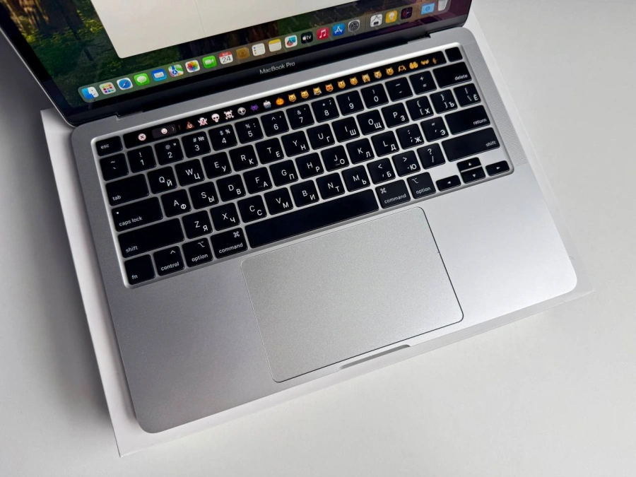 ВЖИВАНИЙ MacBook Pro 13 Silver 2020 (MWP72) i5/16GB/512SSD | 4-ядерний Intel Core i5 | 2,0 - 3,8 ГГц | 512 ГБ SSD | 16 ГБ (3733 МГц) | Intel Iris Plus Graphics | Стан: гарний (виконана чистка, заміна пасти) | Акумулятор: 100% (0 циклів) | Гарантія: 1 міся